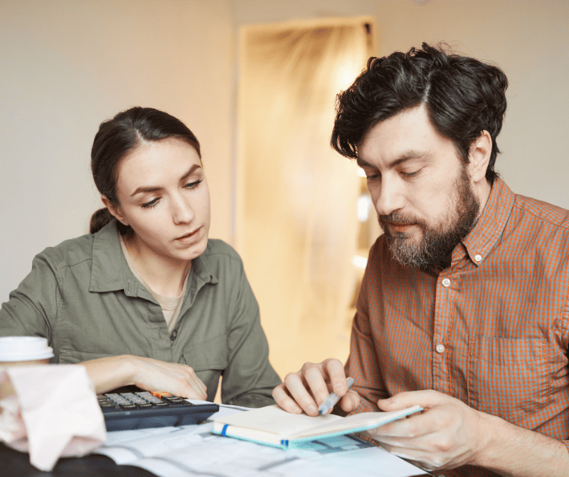 couple managing expenses 